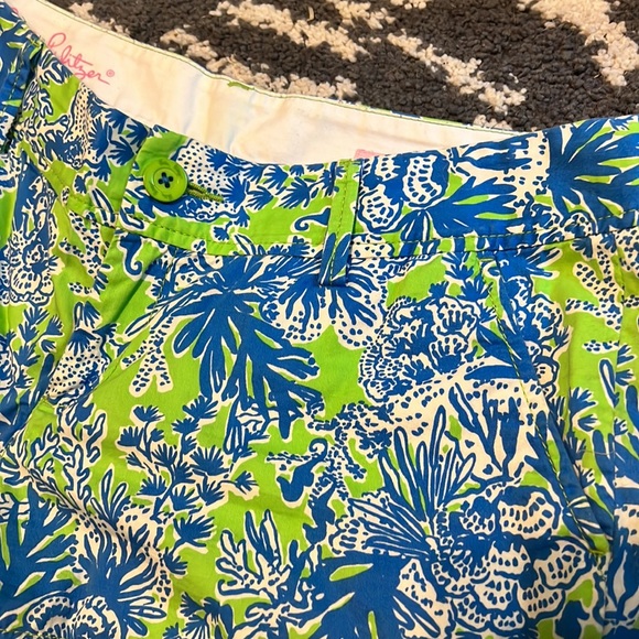 Lilly Pulitzer Walsh short size 10 - Picture 3 of 6